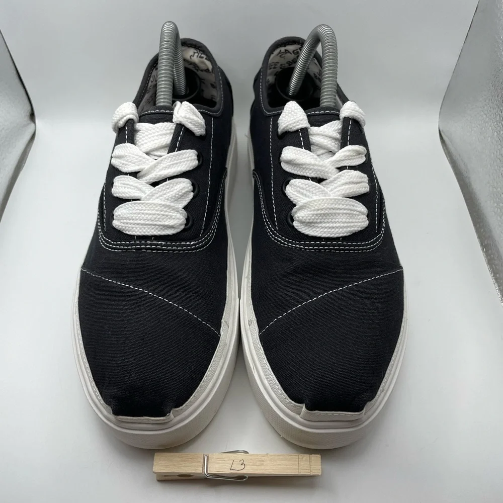 Toms Cordones Lugs black platform sneakers size 9.5